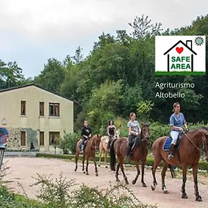  Vakantieboerderij Altobello Italië